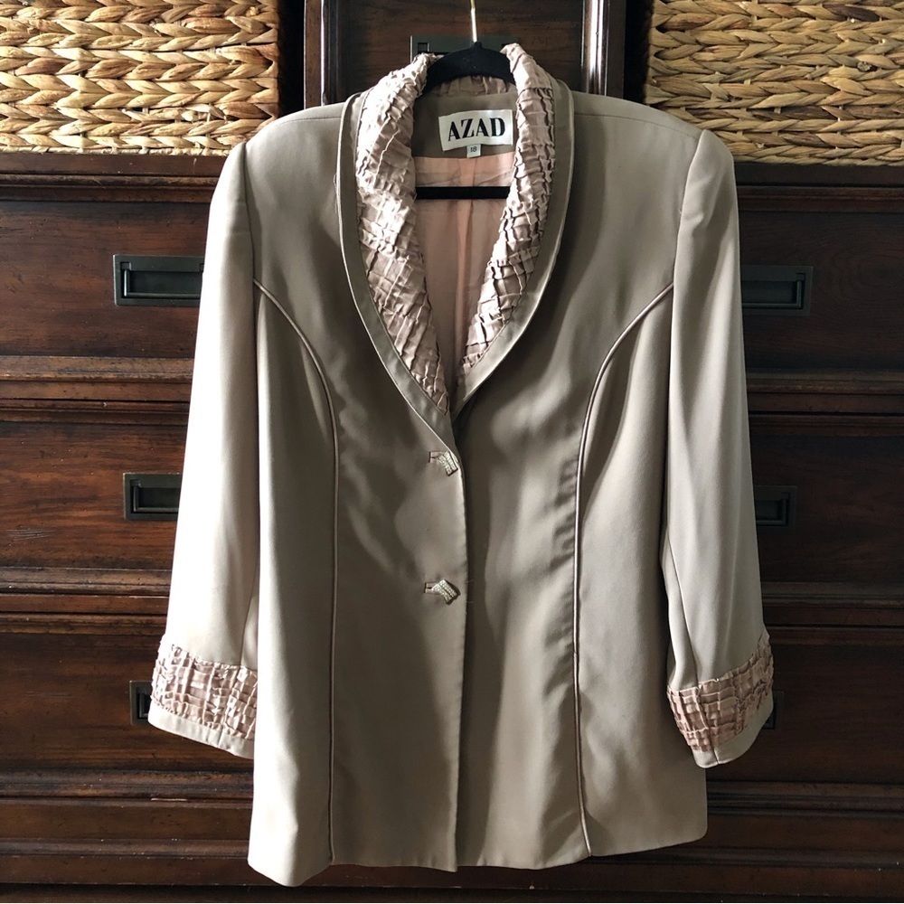 Vintage AZAD tan and blush two button blazer in size 18